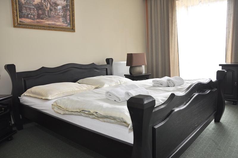 Żywiec Stary Dwor Bed & Breakfast エクステリア 写真